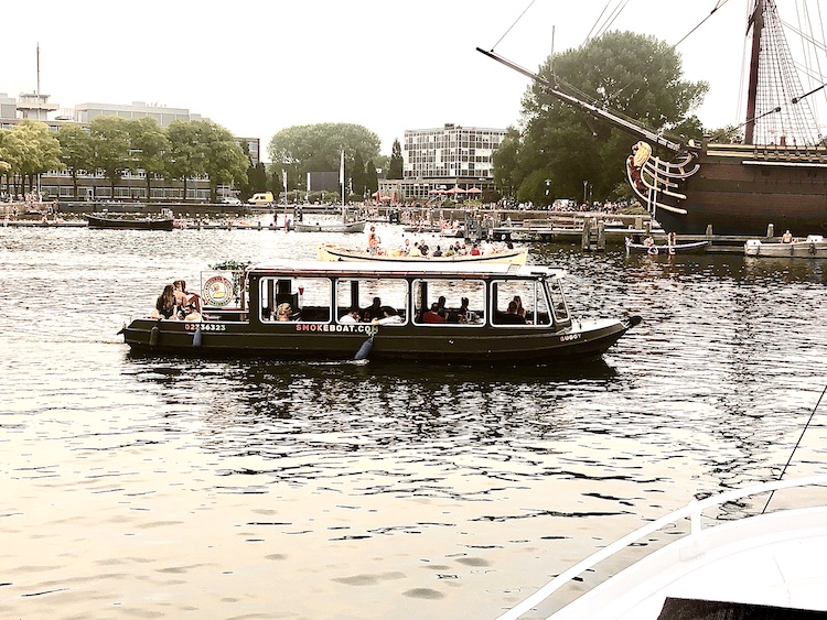 20 smokeboat amsterdam meerval