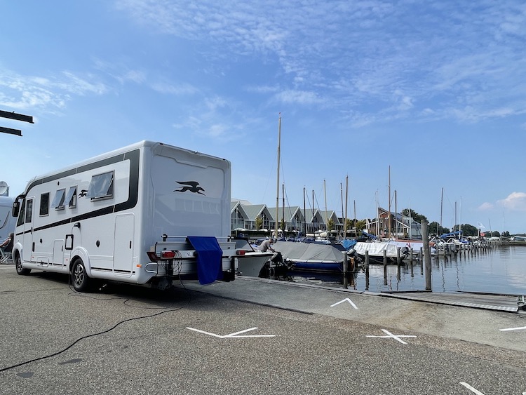 14 uitgeest jachthaven camper met de bossies